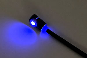 マグネット式USB充電ケーブルがおすすめの理由「LED + ワンタッチ接続」