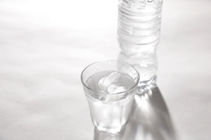 冷え性改善の飲み物「朝、コップ1杯の冷たい水を飲む！」