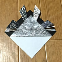 折り紙「かぶとの折り方 8」