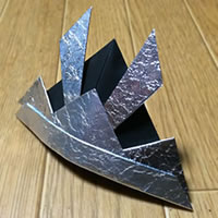 折り紙「かぶとの折り方 完成」